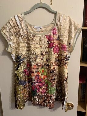 Dressbarn Cream Floral Ruffle-Texture Cap Sleeve Top